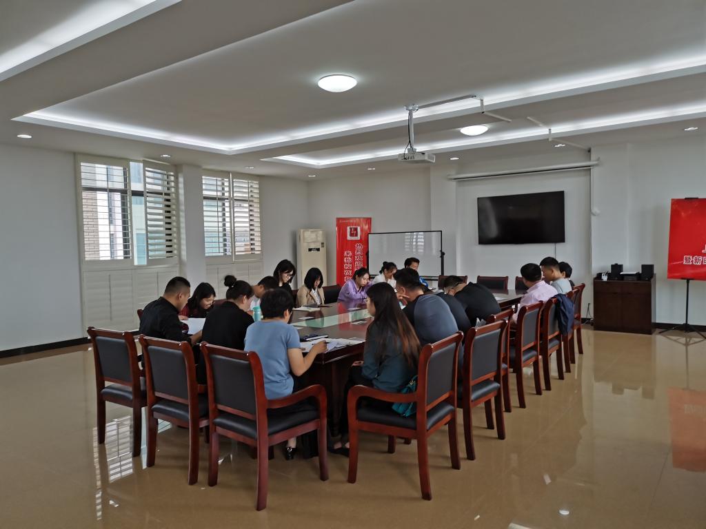 图2+9月28日+公共基础部教工党支部开展以“学先进、正师风”为内容的主题党日活动